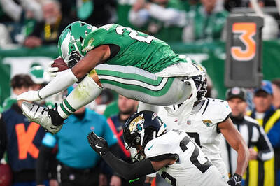 NFL》老鷹獲最佳球隊！巴克利「拿對手當跨欄」摘體壇奧斯卡3大獎