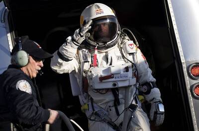 極限運動》13年前「從太空跳回地球」 超音速男鮑加納意外身亡