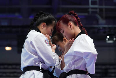 世大運》楊長螢／郭彥妤／陳歆雅品勢女團奪金 台灣隊首面獎牌出爐