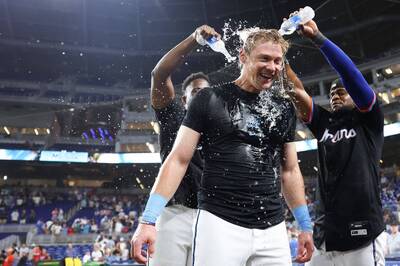 MLB》雙響+10局再見轟！馬林魚明星近2戰5轟11打點 寫百年首見壯舉