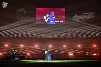 職棒》3.6萬觀眾都怒了！兄弟鄭浩均與PS小迪當眾深情對唱