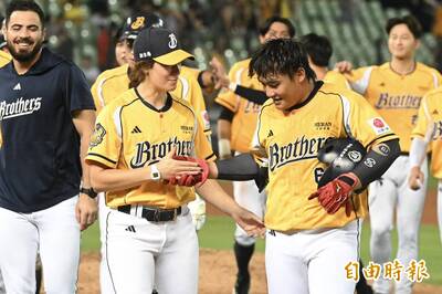 中職》有傷的許基宏突現身待打圈 兄弟「釣」獅（影音）