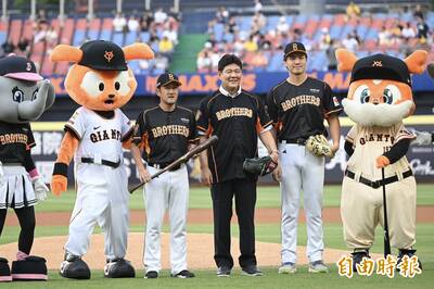 中職》開球突然上演「平野劇場」 齋藤雅樹有點驚訝（影音）