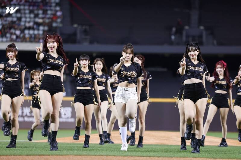 林智勝愛女站C位熱舞 網歪樓「大師兄基因太強」本人預告再度登場