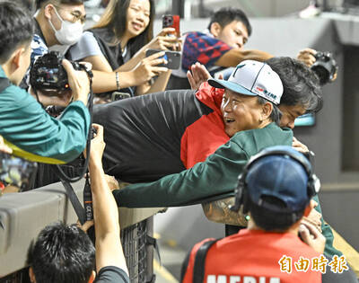 中職》洪總要獻花給林智勝 兩人賽前溫馨對話曝光