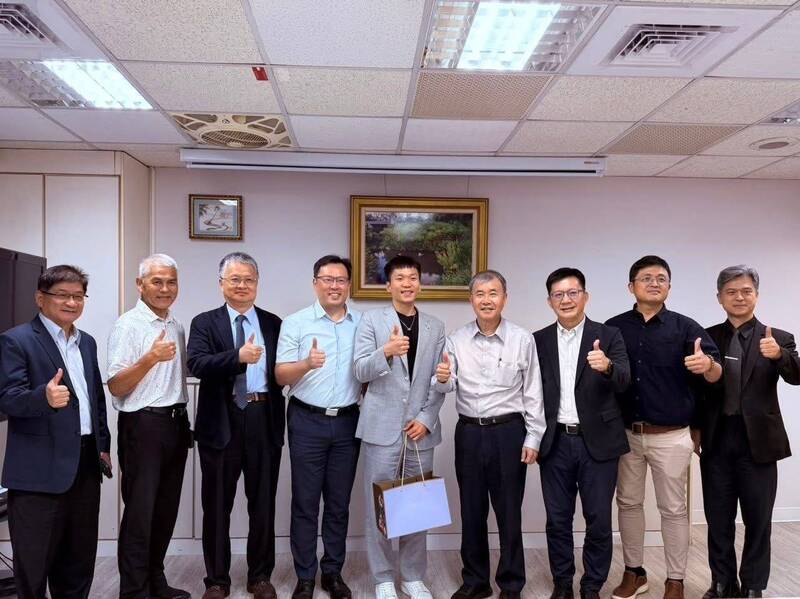 運動部掛牌成立 教育部以「家人心情」PO文鼓勵民眾動起來