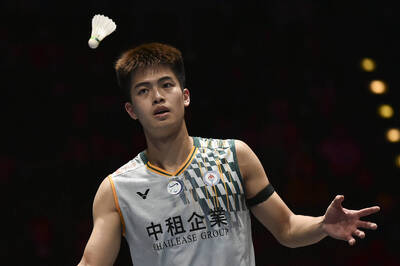 南韓賽》首局僅拿9分 李佳豪「台灣內戰」逆轉戚又仁闖16強