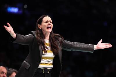 WNBA》衛冕軍紐約自由人止步季後賽首輪 隊史首冠教頭布朗德羅黯然下台