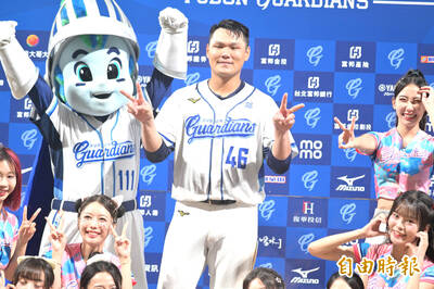 中職》誤拿權喜原手機惡作劇自拍 范國宸超抱歉：想找洞鑽