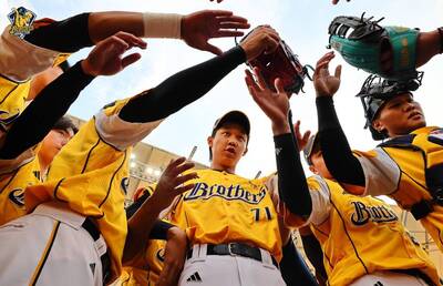 中職》洲際今11925人進場 確定單季場均破萬寫紀錄！