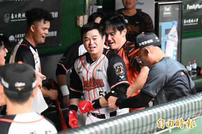 中職》代打之神！胡金龍完美「最後一舞」 例行賽最終打席代打開轟