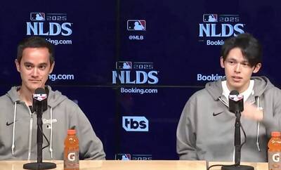 MLB季後賽》佐佐木朗希受訪前罕見舉動「聞異味」讓外國網友笑翻