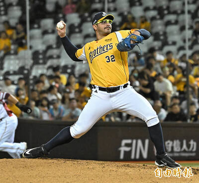 台灣大賽》罕見！王建民3局內2度暫停 兄弟王牌被打出本季首見紀錄