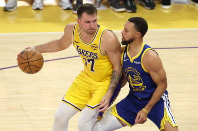 NBA》還好嗎?湖人巨星東契奇開幕戰就受傷 總教練透露最新狀況 NBA》還好嗎?湖人巨星東契奇開幕戰就受傷 總教練透露最新狀況