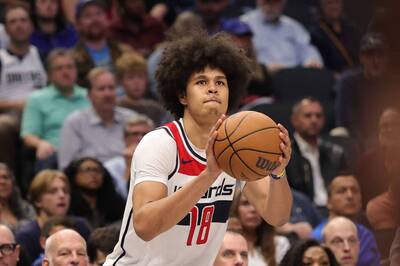 NBA》巫師二年級生喬治砍32分寫代表作!率隊逆轉送獨行俠2連敗 NBA》巫師二年級生喬治砍32分寫代表作!率隊逆轉送獨行俠2連敗