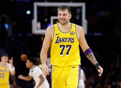 NBA》開季連兩場40+!東契奇轟49分 湖人大勝灰狼奪本季首勝 NBA》開季連兩場40+!東契奇轟49分 湖人大勝灰狼奪本季首勝