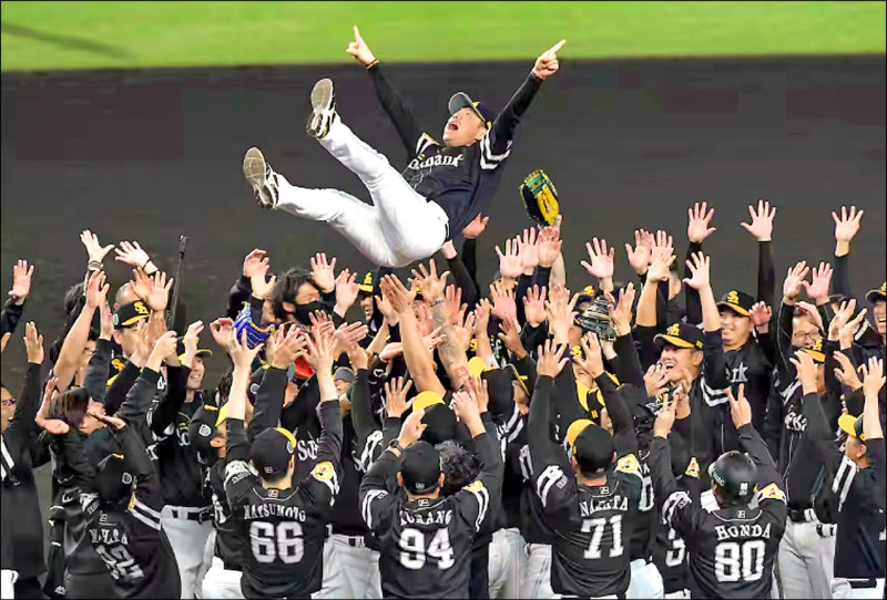 徐若熙潛在買家 軟銀封王