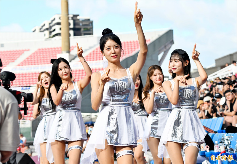 台式韓風VS.正宗韓援 啦啦隊場外「嬌」戰