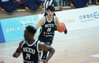 UBA》菜鳥張鈞淮先發扛外籍生拿15分 政大力退台藝大收跨季54連勝