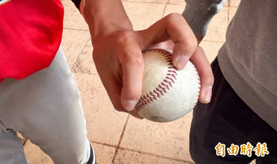 黑豹旗》東體甩開興大附農糾纏挺進8強  全靠1號左投「中指魔球」