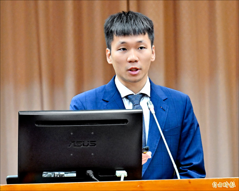 李洋備詢初體驗︰爭辦世大運、世運會