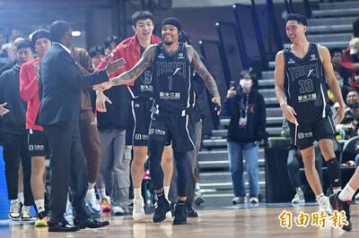 TPBL》73秒內連拿7分超狂演出！「戰神的戰神」洛夫頓：我就是想贏