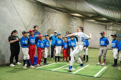 棒球》悍動希望棒球公益訓練營 張育成化身營隊總領袖攜手六球星實戰教學