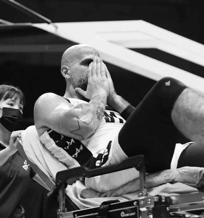 東超》在場上扭斷ACL痛苦哀號！國王37歲桑尼心碎發文：最痛的是...