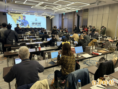 日職》徐若熙加盟軟銀鷹  大批媒體擠爆記者會場