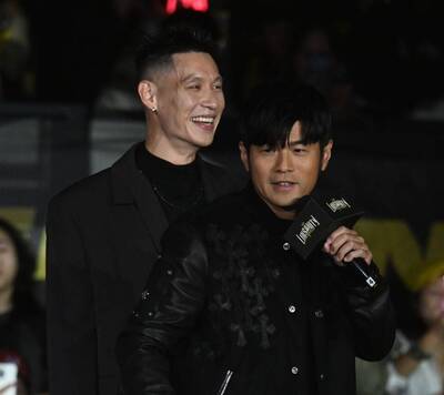 TPBL》最狂嘉賓！周董現身林書豪退休儀式 林驚喜噴垃圾話