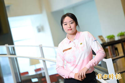 高球》克服幽閉恐懼搭機只為幫她加油 粉絲熱情令吳佳晏感動（影音）