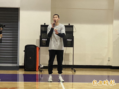 SBL》基隆銘傳國中籃球館開箱 余祥平返鄉指導學弟妹