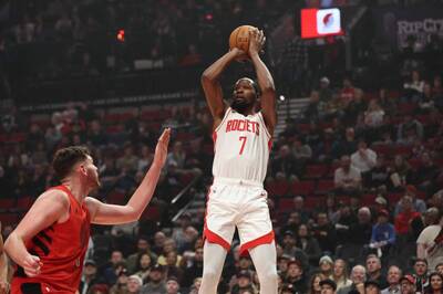 NBA》超越名人堂傳奇張伯倫！37歲「死神」KD飆30分寫鬼神里程碑