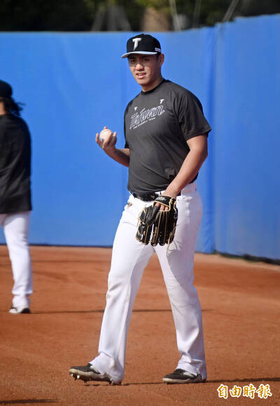 經典賽》美美狂讚國訓中心  許願「如果這邊能蓋個巨蛋更好」