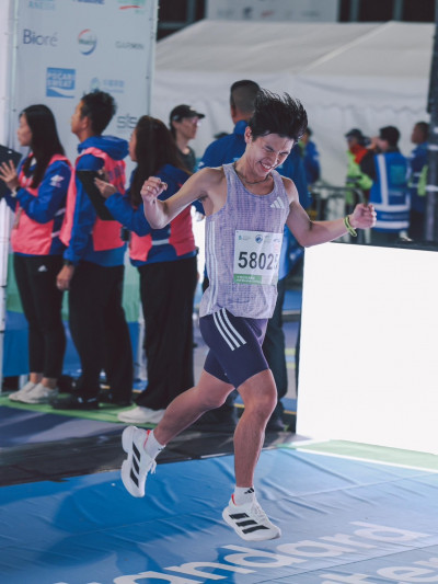 路跑》徐立紘最後一公里忍住淚水 香港馬登上半馬男總二
