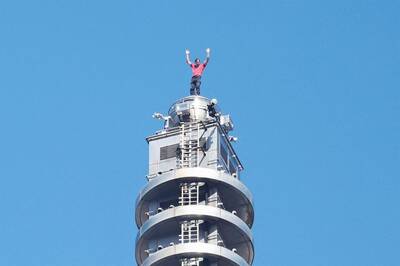 前NFL球星緊盯霍諾德徒手攀登台北101！「有史以來最緊繃視覺體驗」