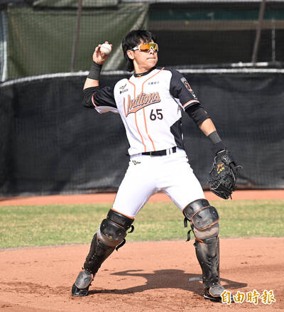 中職》陳重羽100％跪地完賽 日本名師好奇問台灣教練感想