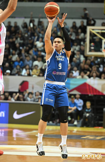 籃球》陳盈駿遭中國球迷吐口水 CBA聯盟開罰9萬台幣讓中媒也開批