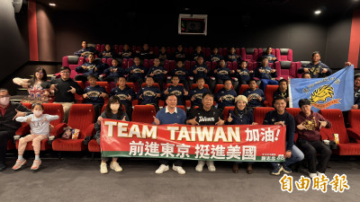 包場觀看《冠軍之路》 謝志忠助豐原兩校成立棒球扎根小組