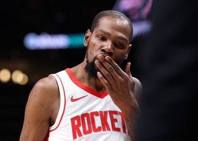 NBA》火箭中鋒回老家  杜蘭特狂砍31分擊退老鷹