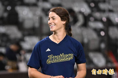 棒球》轉戰女子職棒前還有事要做 前兄弟打教莎菈對台灣球迷真情流露