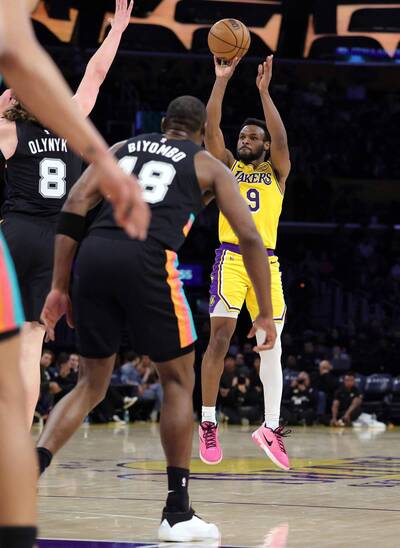 NBA》湖人最大亮點！「皇太子」得分本季新高 還飛身打火鍋、飆三分