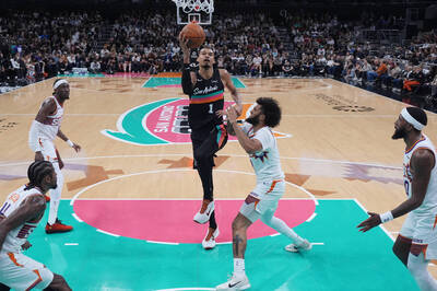 NBA》溫班亞瑪率馬刺7連勝 太陽輸球布克還受傷