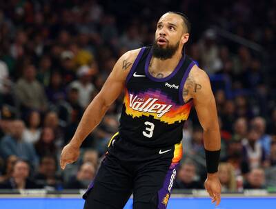 NBA》只打7分鐘就退場 賽前傷了布克的太陽又要少了「惡棍」