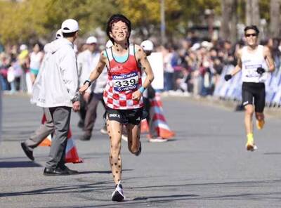 路跑》吉田響大阪馬全身破百圓貼布引熱議 後段掉速錯失開賽獨跑優勢