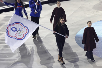 冬奧》余睿越野滑雪50公里寫亞洲最佳 擔任閉幕典禮掌旗官