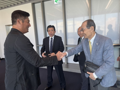 台日交流賽》王貞治抵台 棒協理事長辜仲諒親自接機