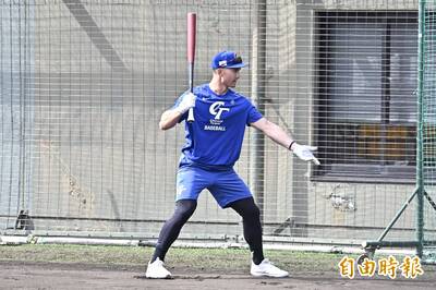 經典賽》帥！ 費仔穿上嶄新台灣隊戰袍亮相