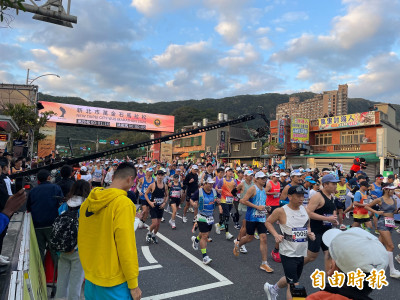 連續20年不缺席萬金石馬拉松 新北市長侯友宜：感謝各界成就金標章賽事