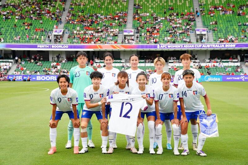 頻遭打壓！女足對戰中國「Team Taiwan」響徹球場 主播1舉動超感人